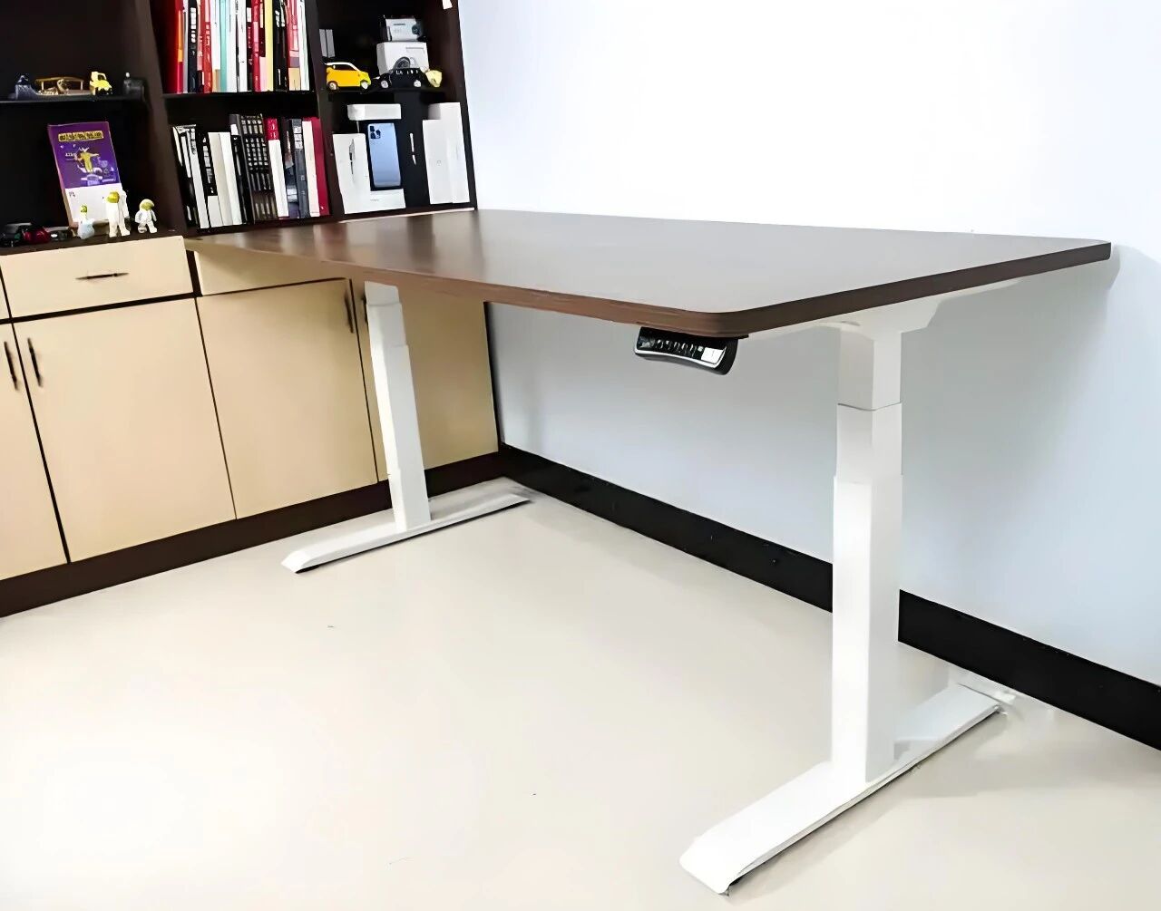 Keuntungan saka Multi-User Electric Standing Desks